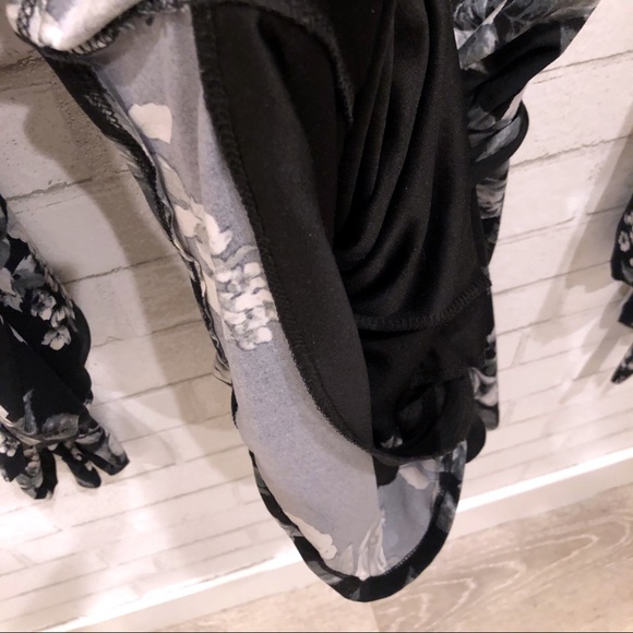 SAGE Floral Romper Waist Tie V Neck - Picture 4 of 8